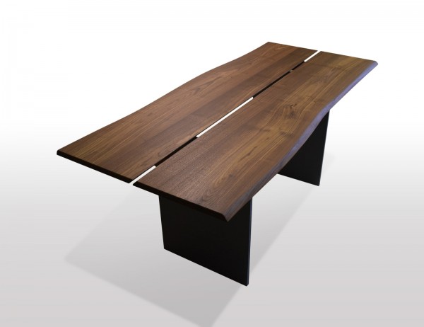 Tisch mit baumkante nussbaum auf schwarzsthl 160 x 80 cm min(1)