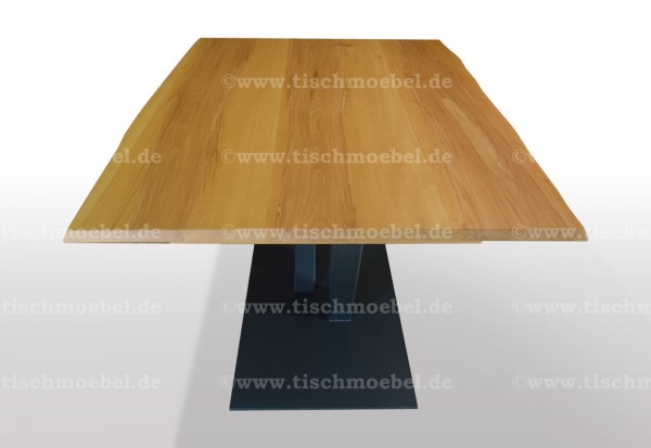 Esszimmertisch mit Baumkante aus Kernbuche 230x120 auf V - Untergestell