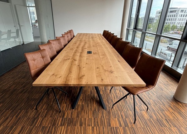 Besprechungstische aus Massivholz - Multimedia Vorbereitung - Masse Variabel - 540x130cm