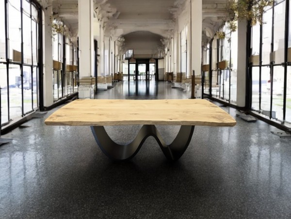 Baumtisch Wildeiche mit Dänisch Oval Kopfseite in 220x110cm