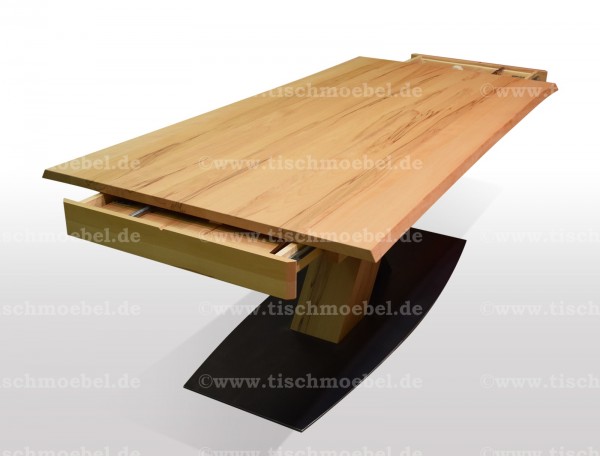 Tisch mit Naturkante Kernbuche