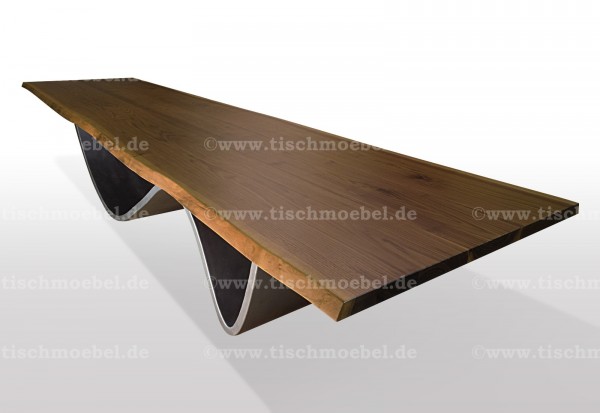 Baumkantentisch Nussbaum massiv auf Wave Tischuntergestell