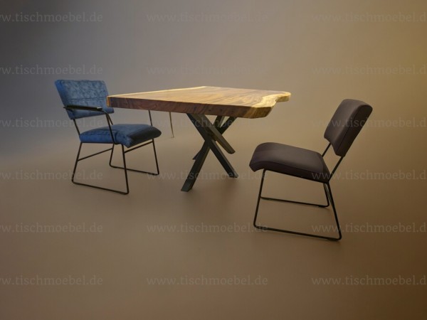 Baumstammtisch Beispiel mit 2 Stühlen aus Baumstamm in Suarholz