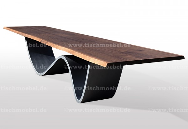 Baumtisch Nussbaum massiv auf Wellengestell