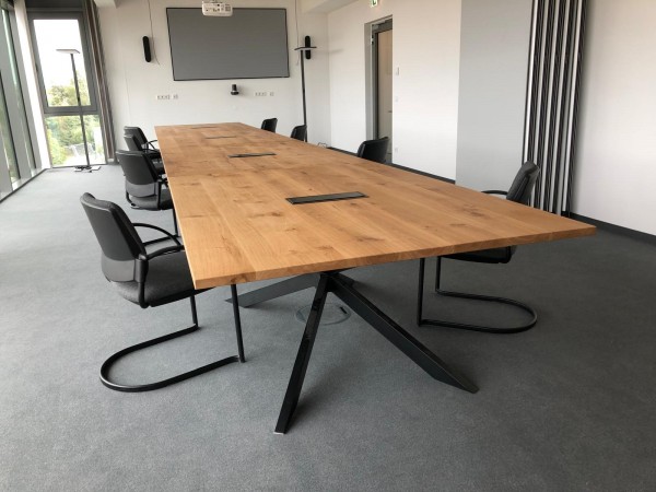 Konferenztische aus Holz - Multimedia Vorbereitung - Variabel