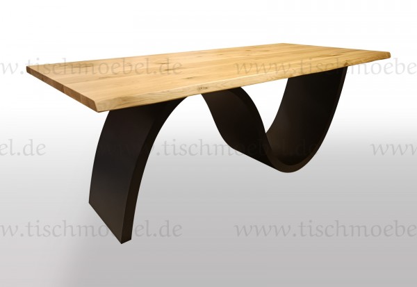 Esstisch mit Baumkante Wildeiche auf Wellen Gestell schwarzstahl 300x110cm