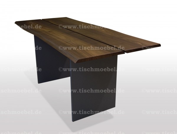 Esstisch aus Nussbaum 220x110cm aus Schwarzstahl Wangen