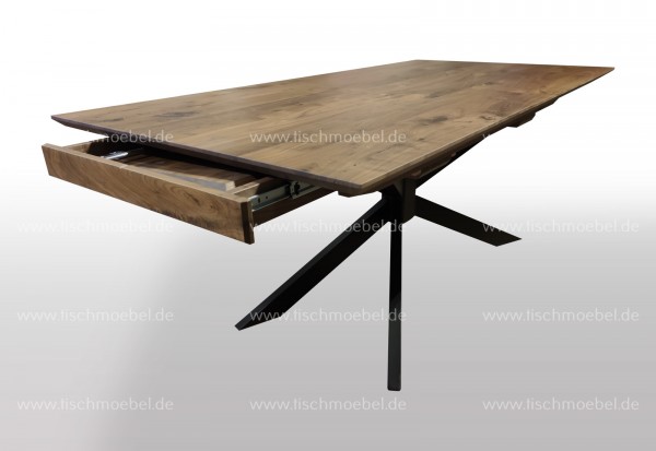 Tisch Nussbaum ausziehbar auf Spider Tischgestell 150x100cm