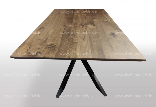 Tisch ausziehbar Nussbaum massiv auf Spider Gestell 