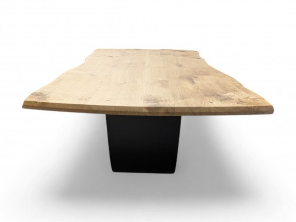 Baumtisch Wildeiche mit Dänisch Oval Kopfseite in 220x110cm