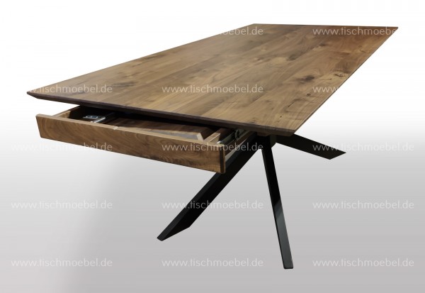 Tisch Nussbaum massiv auf Spider Gestell - ausziehbar