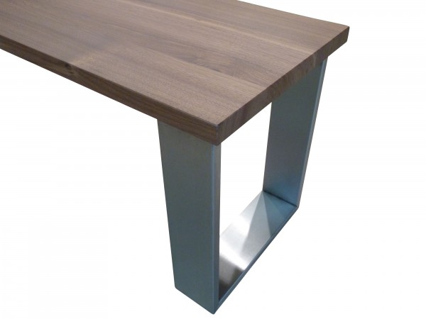 Sitzbank nussbaum auf edelstahl profil