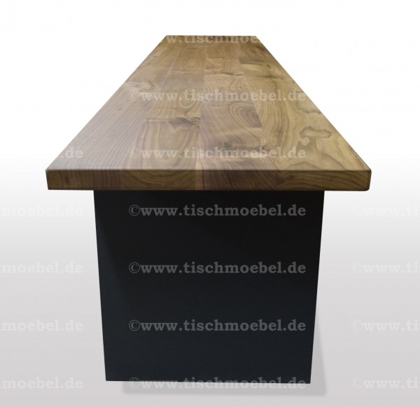 Sitzbank auf Schwarzstahl Wangen