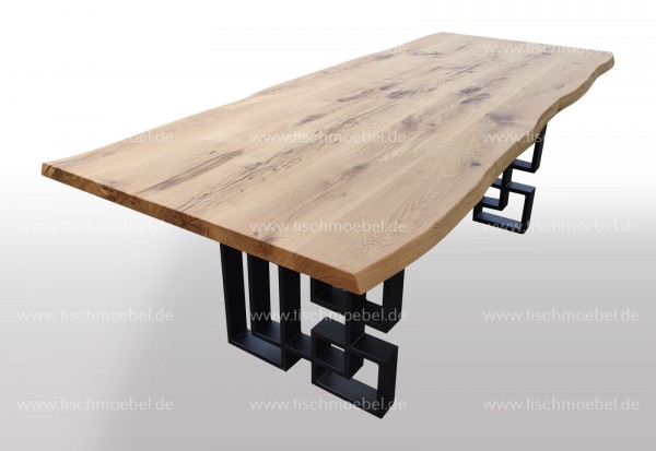 Esstisch mit Baumkante auf Labyrinth Tischgestell Schwarzstahl 220x90cm