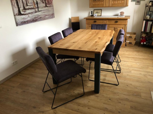 Ausziehbarer Esstisch Wildeiche Tisch und 6 Lederstühlen Nevada, modernes Design mit Schwarzstahlprofil