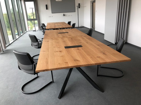 Konferenztische aus Wildeiche massiv - Multimedia Vorbereitung - Variabel