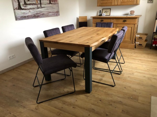 Ausziehtisch Wildeiche und 6 Lederstühlen Nevada, modernes Design mit Schwarzstahlprofil