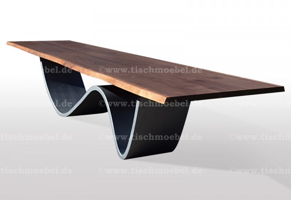 Baumkantentisch Nussbaum massiv auf Wellengestell