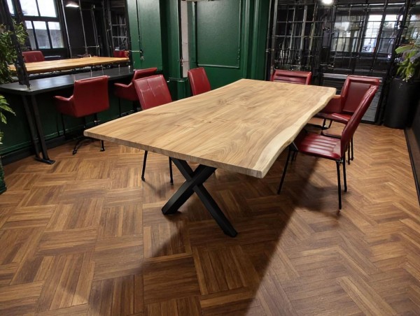 Konferenztisch massiv 300x120 – Rüster auf X-Gestell Stahl