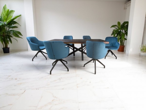 Baumtamm Tisch Suar mit sechs Drehstühlen auf Polyamidgestell