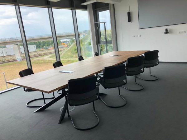 Konferenztische aus Massivholz