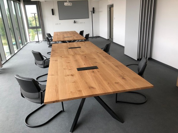 Konferenztische aus Massivholz - Multimedia Vorbereitung - Variabel